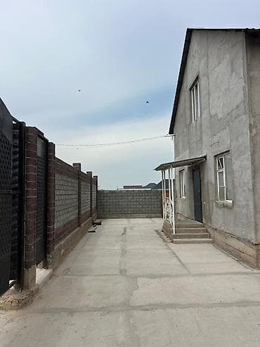 комна: Продаю дом,6 комнат вода, свет, отопление,дом кирпичный.Ак Ордо -2 — 3