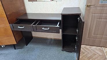 офисные стол бу: Туалетный столик, Б/у, С зеркалом, цвет - Коричневый, ЛДСП — 2