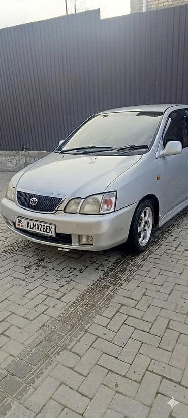 Toyota Gaia: 2000 г., 2 л, Автомат, Бензин, Минивэн