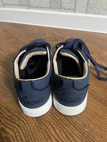 кроксы цена: Кеда мужской 
Демисезонный кеда
Цена: 2800
Торг есть — 2