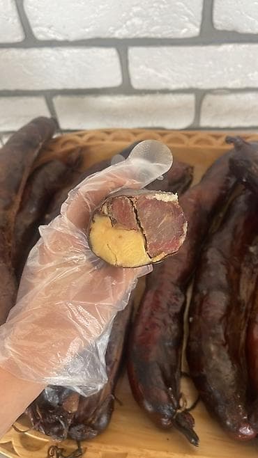 Продукты питания: Чучук – традиционная кониная колбаса домашнего копчения. Состав: - — 3