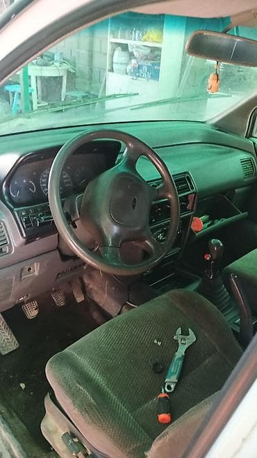 домик на колесиках: Mitsubishi Space Wagon: 1993 г., 2 л, Ручные, Бензин, Универсал — 10