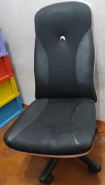 table study: Письменный стол с надстройкой + кресло - Материал: ЛДСП в темном — 3