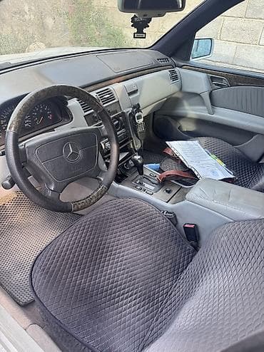 мега авто: Mercedes-Benz E-Class: 1995 г., 3.2 л, Автомат, Бензин, Седан — 3