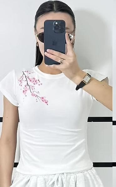 lost cherry: Женская базовая футболка с коротким рукавом и круглым вырезом — 3