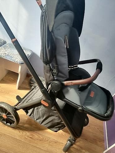 Прогулочная коляска INING BABY - Легкая и маневренная конструкция на