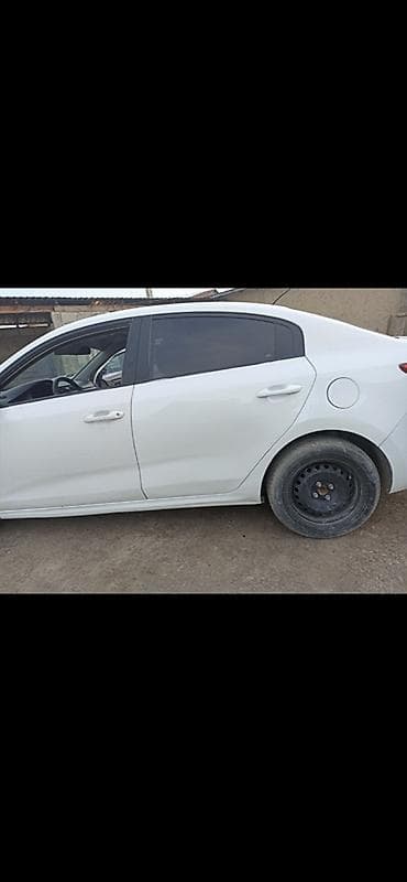 Транспорт: Kia Rio: 2019 г., 1.4 л, Механика, Бензин, Седан — 5