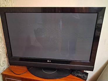 Телевизор LG, диагональ около 32–37". Плоская панель, черная глянцевая — 1