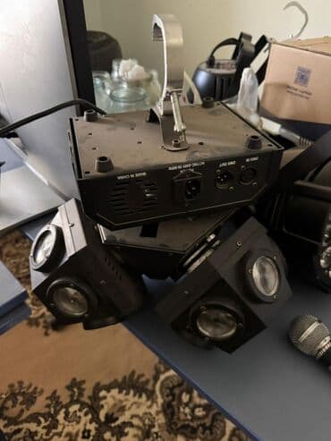 прожектор на столб: Световой эффект для сцены/вечеринок с креплением на ферму/стойку — 1