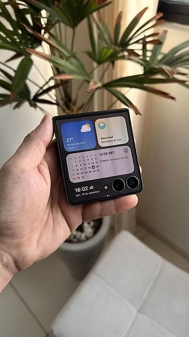 zet flip: Samsung Galaxy Z Flip7, Б/у, 256 ГБ, цвет - Черный, eSIM, 1 SIM — 3