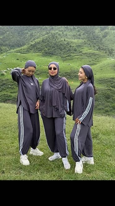 Спортивный женский комплект в стиле modestwear. Состав набора: -