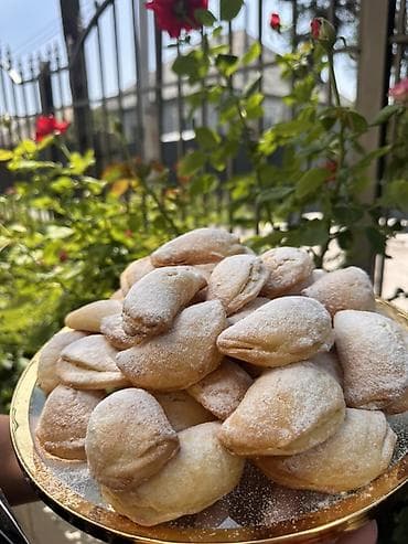 Продукты питания: 🧁 Домашняя выпечка на заказ Выпекаю сладости любой сложности — от — 2
