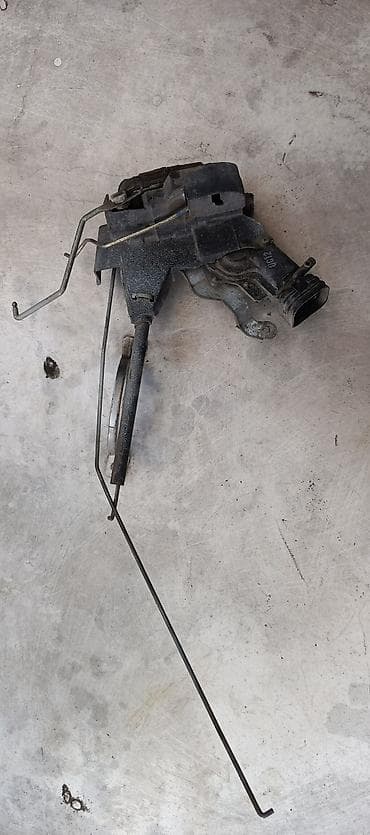 lend cruizer: Замок багажника Toyota Б/у, Оригинал, Япония — 2