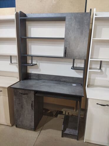 письменный стол с полками: Компьютердик үстөлү, Жаңы, Текчелери бар — 2