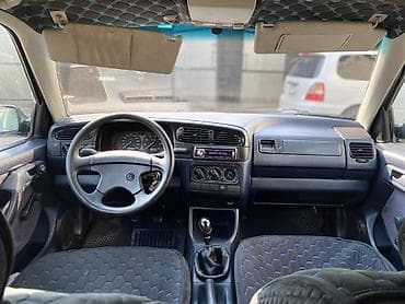 golf vento: Volkswagen Vento: 1993 г., Седан — 9