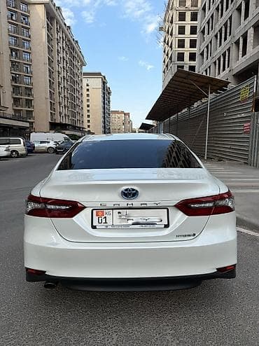 byd e2 2023: Toyota Camry: 2021 г., Гибрид, Седан — 4
