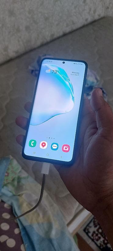 мониторы 22 дюйма: Samsung Galaxy S20 (серый) - Дисплей: 6.2", AMOLED, безрамочный — 5