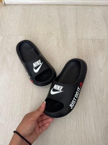 брендовую обувь: Сланцы Nike, черные 33 размер - Модель: шлёпанцы с закрытой верхней — 3