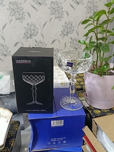 Продам Diamonds конфетница 1-400с есть 4 штук