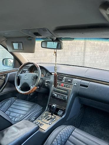 Mercedes-Benz E-Class: 2001 г., 2 л, Автомат, Бензин, Седан