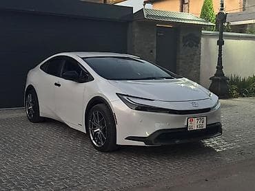 byd e9: Toyota Prius: 2023 г., 2 л, Вариатор, Гибрид, Лифтбек — 1