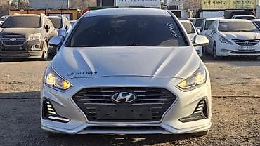sonata: Белый седан Hyundai Sonata с современным дизайном. Оснащен — 2