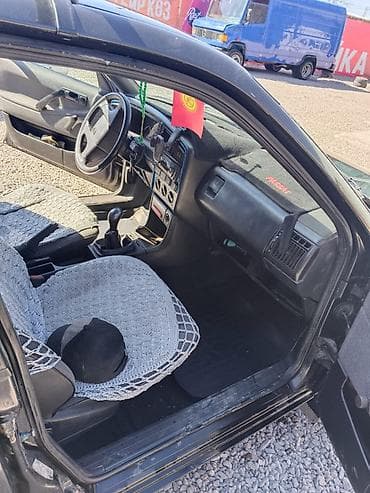 Транспорт: Volkswagen Passat: 1990 г., 1.8 л, Кол менен иштөөчү, Бензин, Седан — 6