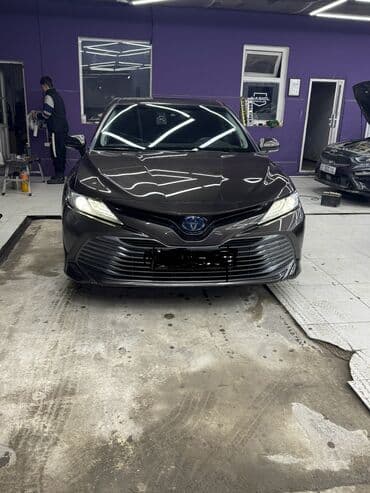 Toyota Camry: 2018 г., 2.5 л, Автомат, Гибрид, Седан