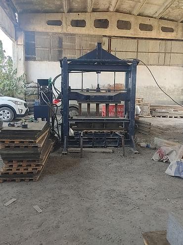 Оборудование для швейных цехов: Вибропресс для производства бетонных тротуарных плит и блоков - — 1