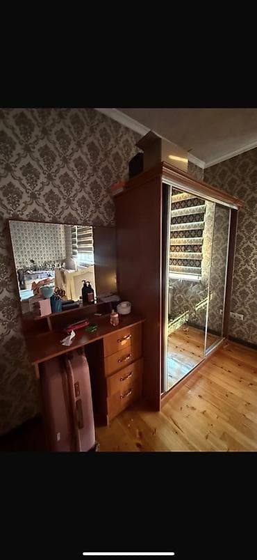 комод с зерколом: Спальный гарнитур в классическом стиле Состав: - Двуспальная кровать — 1