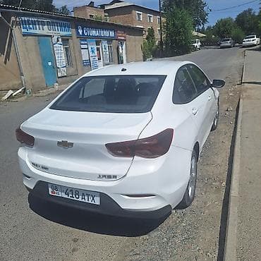 Chevrolet Onix: 2021 г., 1 л, Автомат, Бензин, Седан