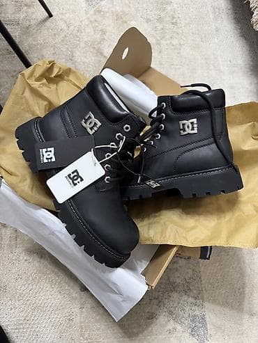 Босоножки, сандалии, шлепанцы: Мужские ботинки, 44, DC, Новый, цвет - Черный, Самовывоз, Платная доставка — 1