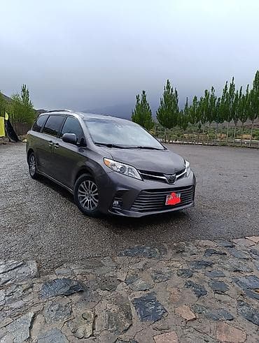 Toyota Sienna: 2019 г., 3.5 л, Автомат, Бензин, Минивэн at lalafo.kg Toyota Sienna: 2019 г., 3.5 л, Автомат, Бензин, Минивэн