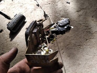 сигнализация центральный замок: Toyota Surf 130 замок дверной центральный, Тойота Сурф 130 дверной — 1