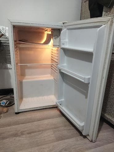 очень маленький холодильник: Холодильник Avest, Б/у, Однокамерный, 85 * — 1