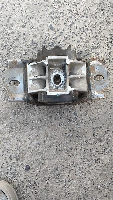 Подушка мотора Mazda 2005 г., Б/у, Оригинал at lalafo.kg Подушка мотора Mazda 2005 г., Б/у, Оригинал