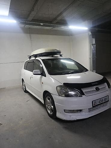 Toyota Ipsum: 2003 г., 2.4 л, Автомат, Бензин, Минивэн
