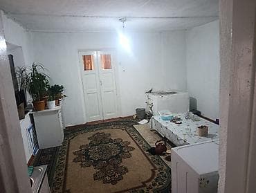 дома в пишпеке: Продаётся одноэтажный частный дом с участком и воротами. участок 7 — 2