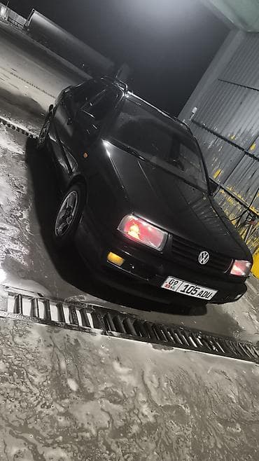 Volkswagen Vento: 1994 г., 1.8 л, Кол менен иштөөчү, Бензин, Седан — 1