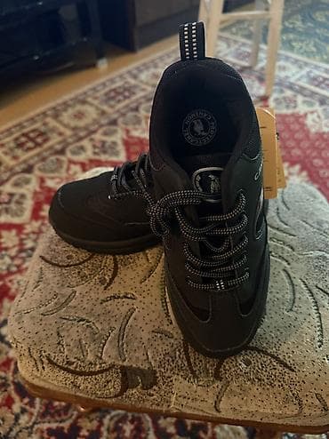 nike react: Продаю новые кроссовки . Производство Китай. Размер 38-39. Цвет — 1