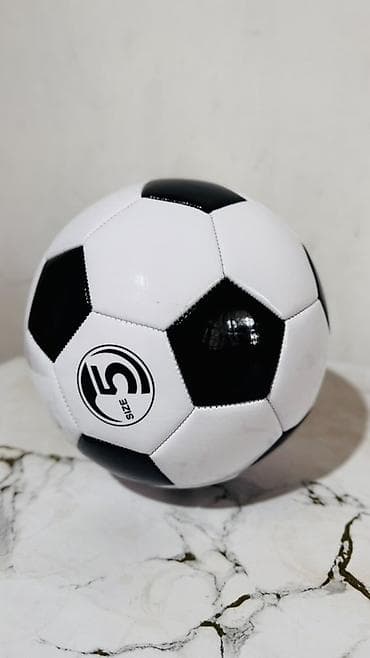 футбол поле: Футбольный мяч, классическая черно-белая расцветка, размер 5 (стандарт — 1