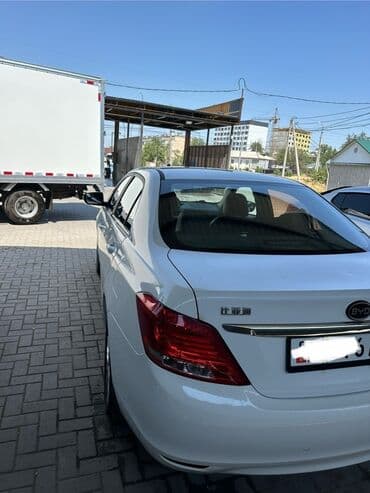 белый byd e5: BYD : 2019 г., Автомат, Электромобиль, Седан — 7