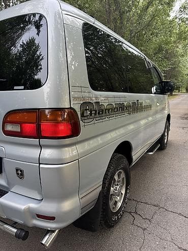 Транспорт: Mitsubishi Delica: 2003 г., 3 л, Бензин, Кроссовер — 7