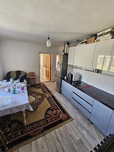 Үйлөр: Продаётся дом в г. Балыкчы, адрес: ул. Ленинградский, 16а. Основные — 9