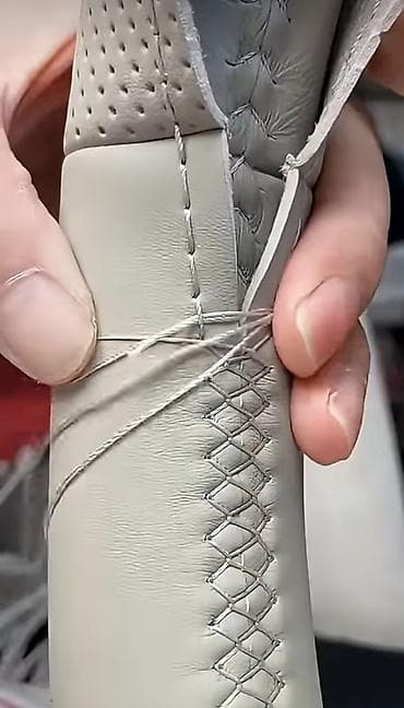 обшивка машин: Экокожа Чехол на руль, цвет - Черный — 5