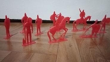 форма солдат: Набор советских литых солдатиков в оригинальной коробке Описание: - — 5