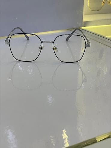 Очки в металлической оправе - Форма линз: геометрическая (мягкий