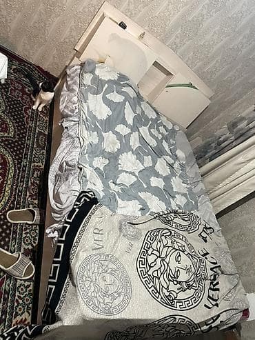 used bed: Двуспальная кровать, Б/у, С матрасом, длина - 220 см — 1