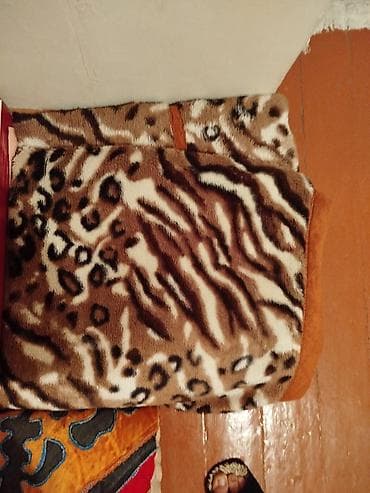 Одеяла и пледы: Продаю БУ перьевые и синтепоновые подушки, плед, газовую плиту, роутер — 4