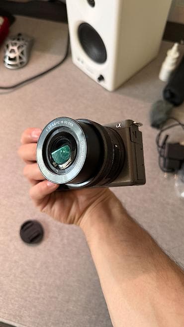 Продается камера Sony ZV-E10 Пробег у камеры: 1375 Комплектация